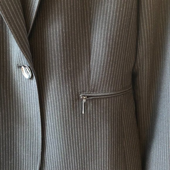 Tahari ASL Black Pinstripe Pant Suit Sz 2 - Picture 3 of 8